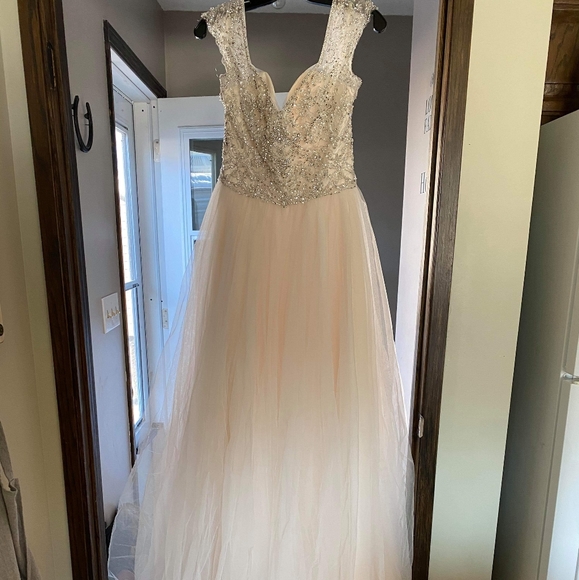 Never worn Madeline Gardner wedding dress